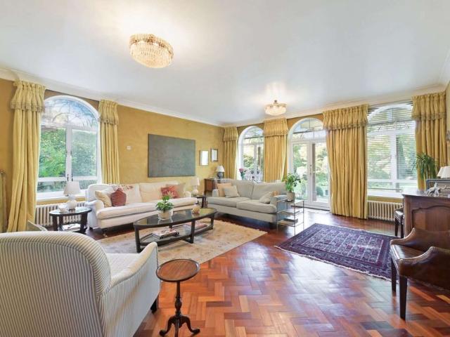 A spacious four bedroom detached family home which is located on the private Moor Park Gated Estate. Available 26th October on an unfurnished basis