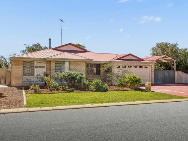A spacious home, close to the beach, with brand new bathrooms and freshly renovated interior