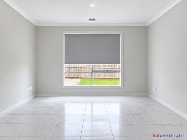 A spacious home on Apple Berry Rise!