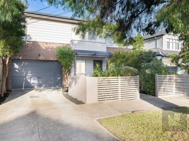A Spacious Sanctuary & Modern Comfort in the Heart of Kingsville