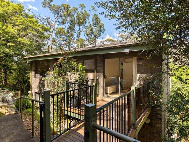 A spacious split level bushland home