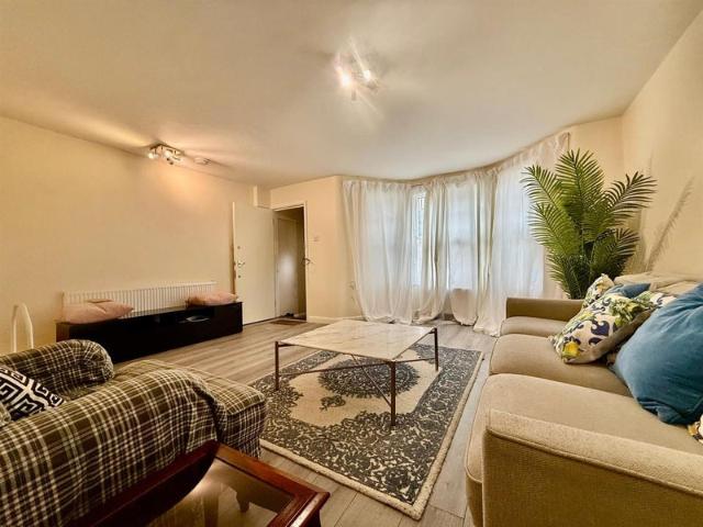 A spacious two bedroom Flat in Kilburn