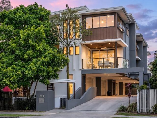 A Spacious Tri Level Townhouse in the Heart of Bulimba