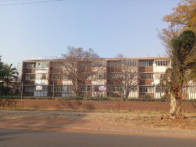 A SPACIOUS 1.5 BEDROOM FLAT TO RENT IN ELOFFSDAL