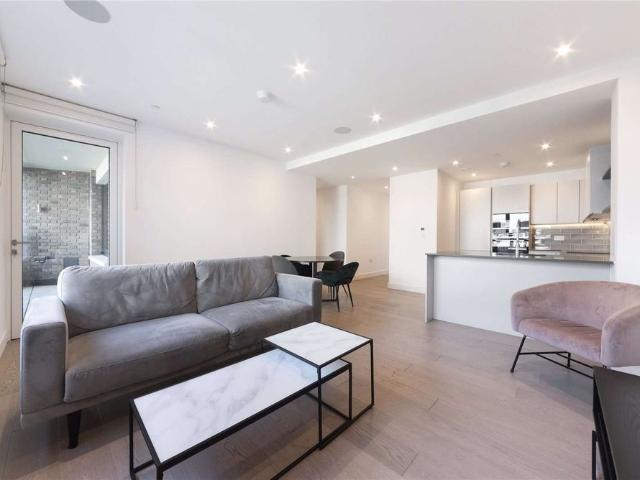 A spacious 2 bedroom apartment located within the London Square Bermondsey Development, perfectly located in vibrant Bermondsey