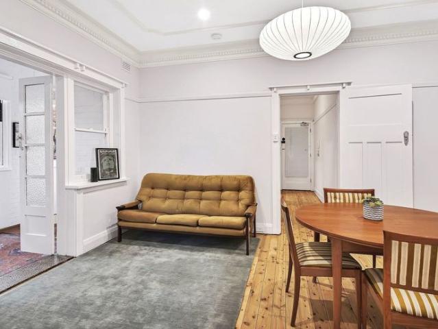 A SPACIOUS 2 LEVEL HOME WITH EXCEPTIONAL FLEXBILITY