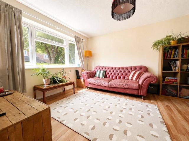 A spacious 3 bedroom cottage in the popular mid Hampshire village of Twyford