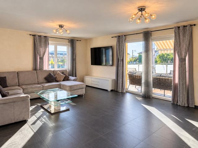 A spacious 4.5 room duplex flat to let, featuring a large terrace