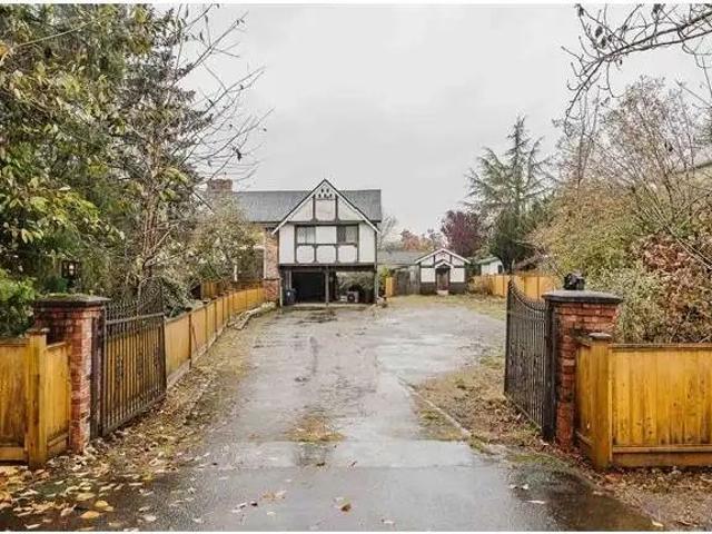 A spacious 4 bedroom house in Langley — House
