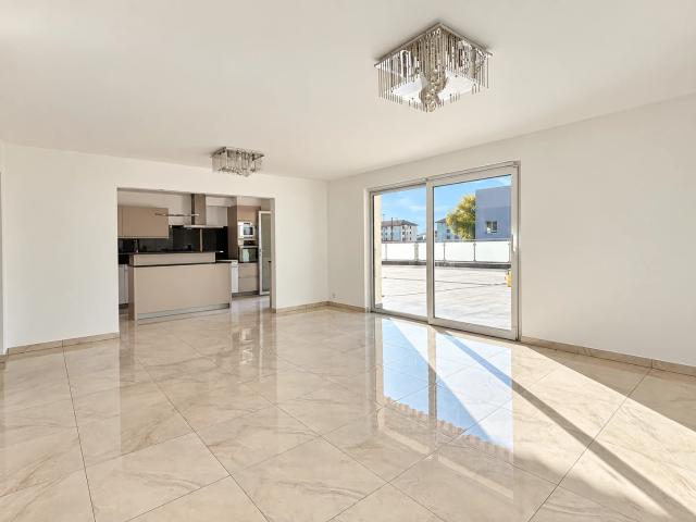 A spacious 5.5 room duplex flat with a large terrace