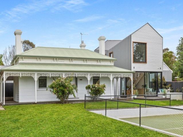 A Spectacular Fusion of Charm and Modern Appeal on 2000sqm approx