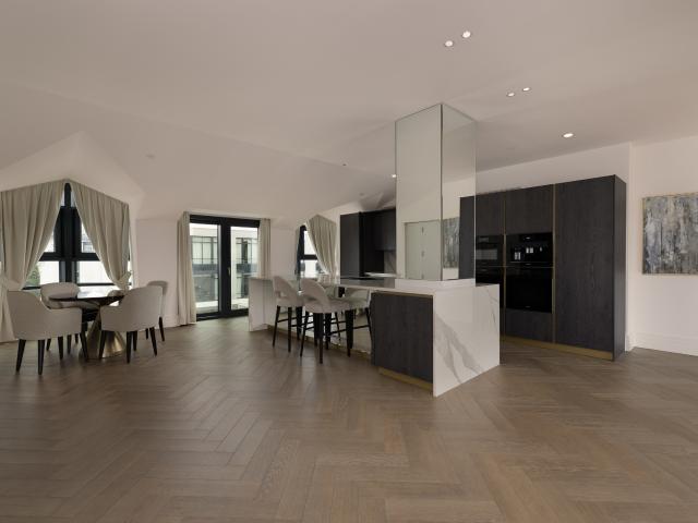 A Spectacular Three Bedroom Penthouse in Kensington Gardens Square