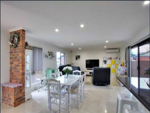 A SPECTACULAR 3 BEDROOM HOUSE IN SPRINGWOOD