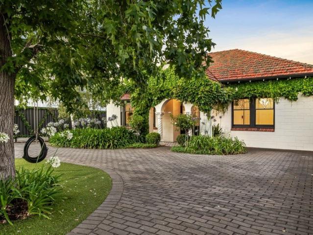 A Spectacle Of Extended Sophistication On A Lush, 743sqm* Entertainer's Stage