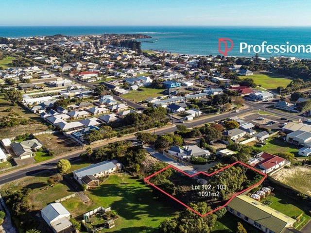 A Sprawling 1,091sqm Blank Canvas in an Iconic Seaside Village