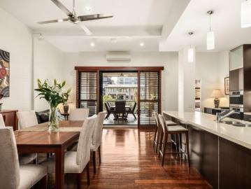 A SPRAWLING WINCHCOMBE CARSON WOOLSTORE RESIDENCE