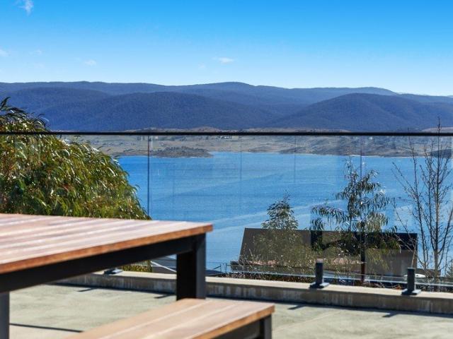 A Turn Key Alpine Escape with Uninterrupted Views On Kunama Drive