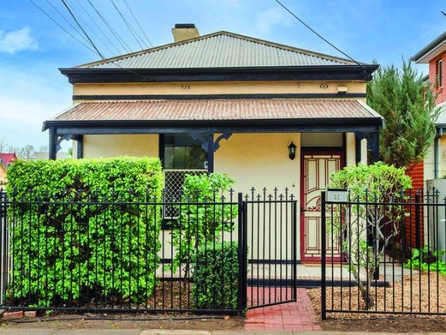 A Turnkey Cottage Reveal With Coveted Corner Block Benefits