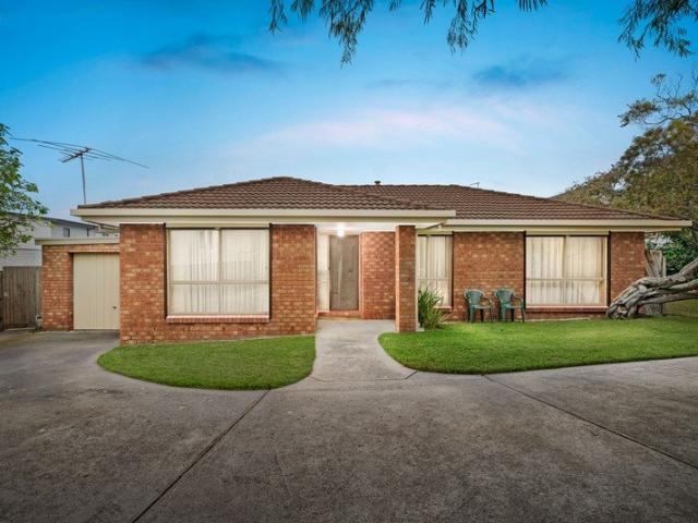 A turnkey coastal retreat just metres from the bay