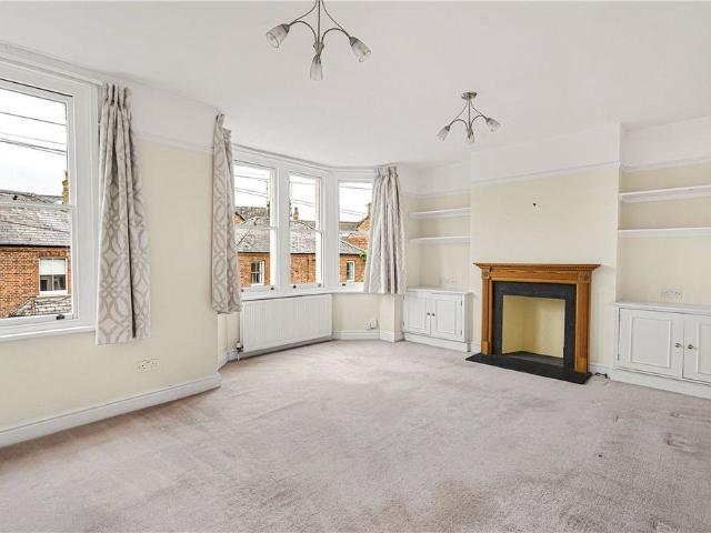 A two double bedroom duplex maisonette in this converted Victorian property situated in popular Jericho