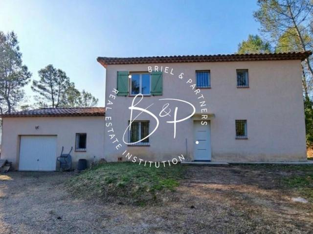 À Taradeau, découvrez cette maison familiale de 128 m² avec 3 chambres et un terrain clôturé de 3 000 m²