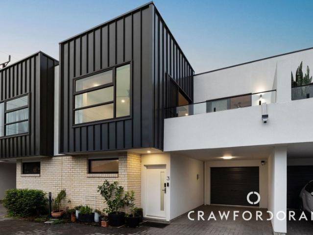 A Terrace Led Townhouse with City Coast Reach