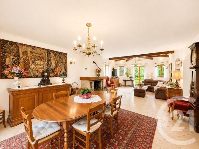À Thoiry, dans un secteur recherché, découvrez cette belle p. 197m² Thoiry
