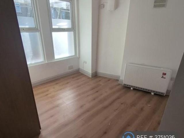 A, Thornton Heath, CR7 1 bed in a house share to rent £900 pcm £208 pw