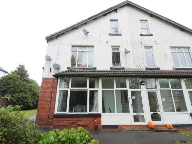 A three bedroom with ensuites in Kirkstall