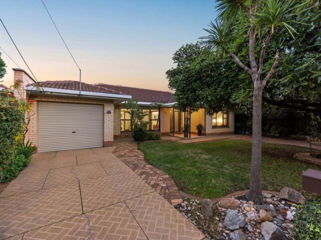 A Tightly Held Mid Century Classic between City & Coast
