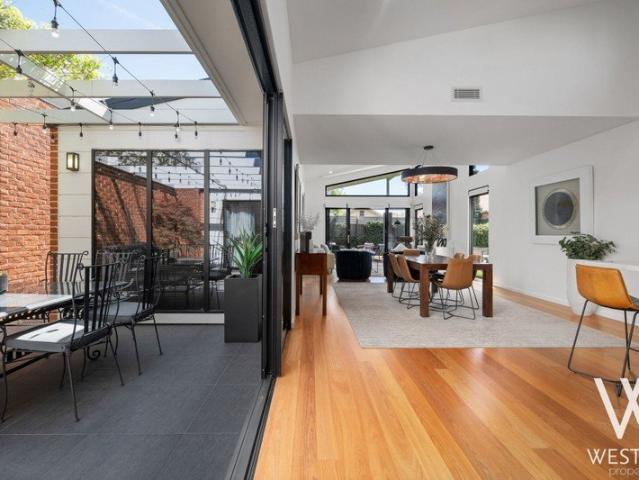 A TIER OF ITS OWN. EXECUTIVE LIVING IN THE HEART OF THE CBD