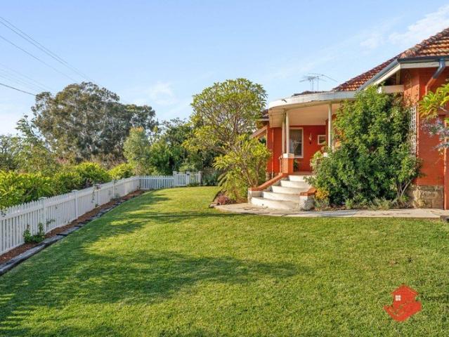 A Timeless Art Deco Treasure with Soul, Character & Spectacular Sunsets