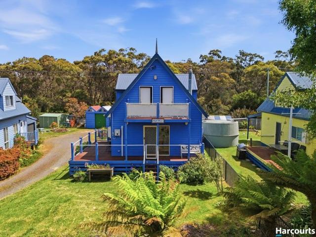A timeless coastal retreat where romance, lifestyle, and location meet