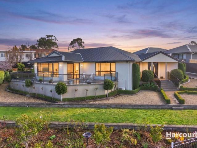 A TIMELESS HOME DESIGNED FOR EXCEPTIONAL FAMILY LIVING