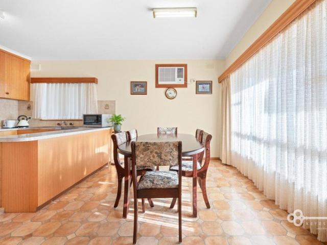 A TIMELESS HOME WITH IMMACULATE PRESENTATION
