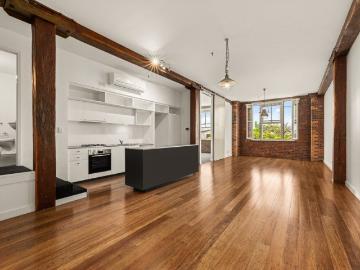A TIMELESS INDUSTRIAL WOOLSTORE RESIDENCE