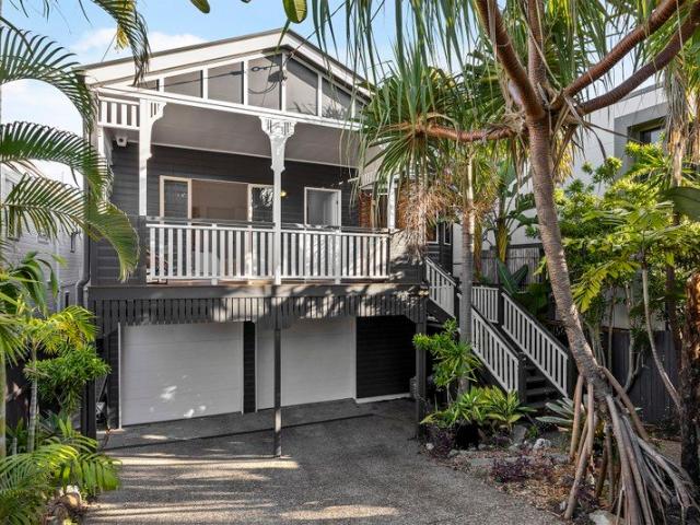 A Timeless Queenslander with Modern Family Flexibility