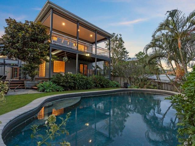 A Timeless Queenslander with Spectacular Bay Views The Heart of Manly