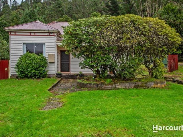 A Timeless Queenstown Home with Modern Comforts!