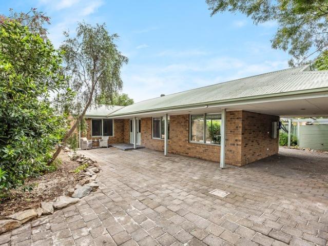 A Torrens Titled Revelation on 549sqm of Deep Set Privacy