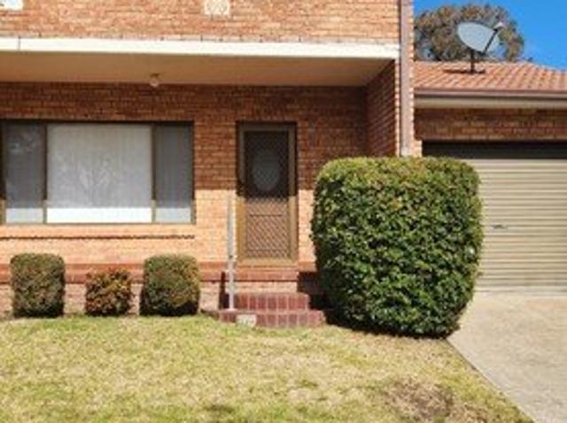 A Townhouse That Has It All Ensuite, Balcony & Backyard