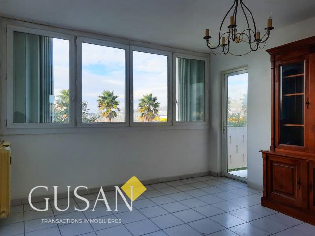 À Toulon, appartement VUE MER de 75m² avec 4 pièces en location