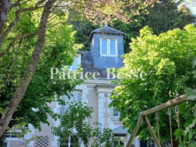 A Tours, une propriété avec piscine à l'abri des regards. 225m² Tours