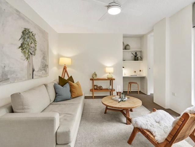 A Tranquil Retreat in the Heart of Harbourside Living