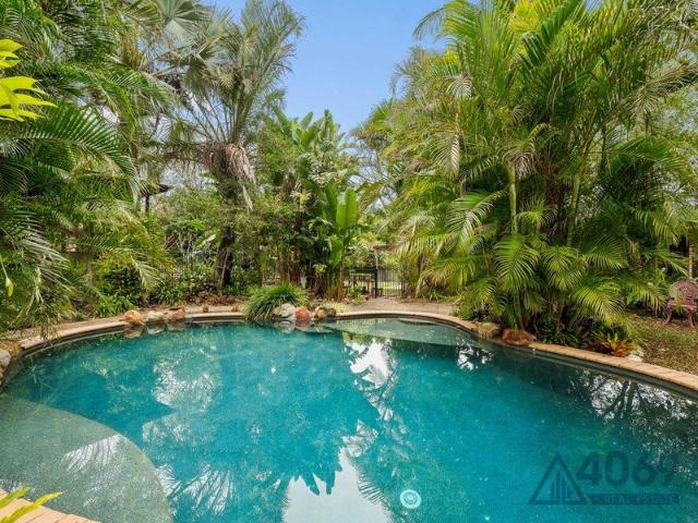 A Tropical Oasis with Space for the Whole Family