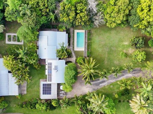 A Tropical Hideaway with a little Magic !