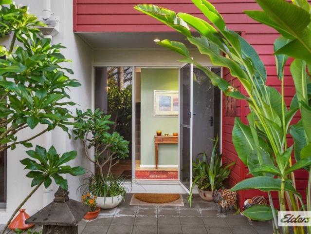 A Tropical Retreat with a Lifestyle to Love!