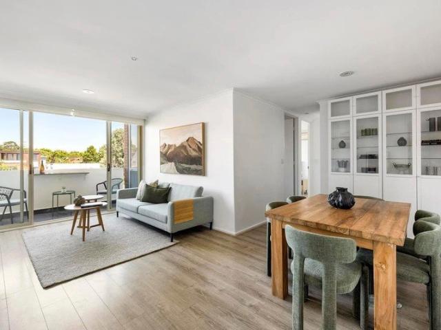 A true bayside retreat inner city convenience and Middle Park prestige