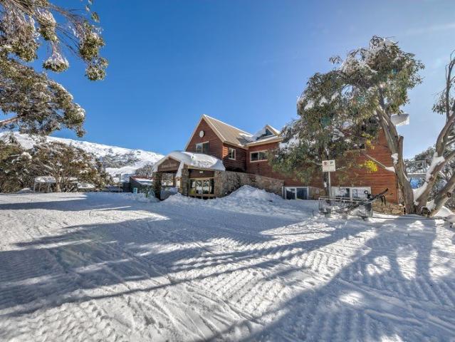 A True Mountain Lodge Experience with Breathtaking Views