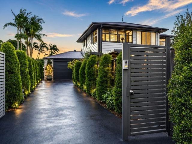 A TRUE SHOWPIECE HOME | IMMACULATELY FINISHED AT EVERY TURN